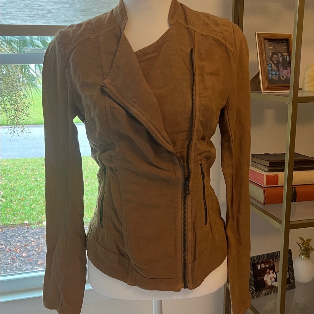 Lightweight Jacket 🧥 - Picture 3 of 11